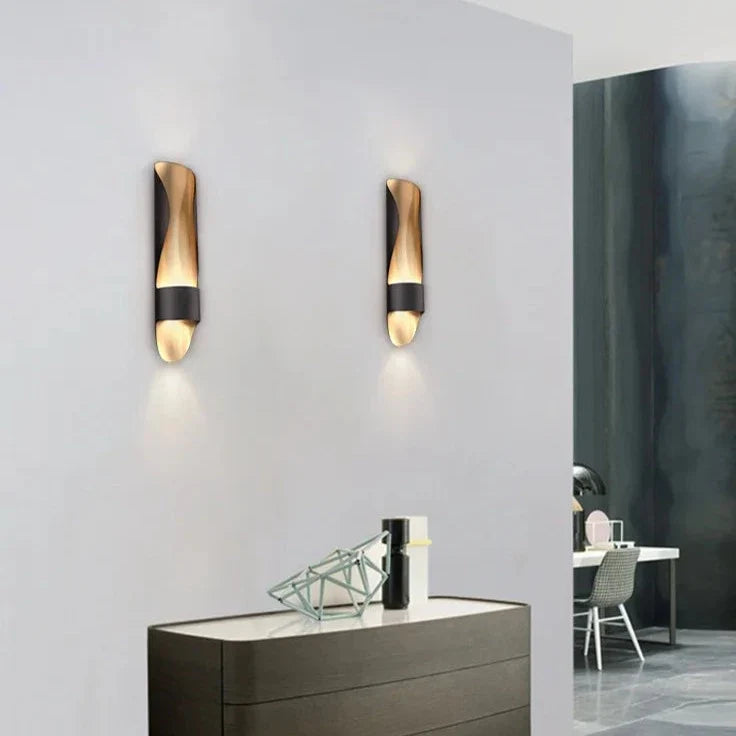 Rovenature Fuga Wall Lamp - Elegant Wall Light for Living Rooms, Hallways, and Bedrooms