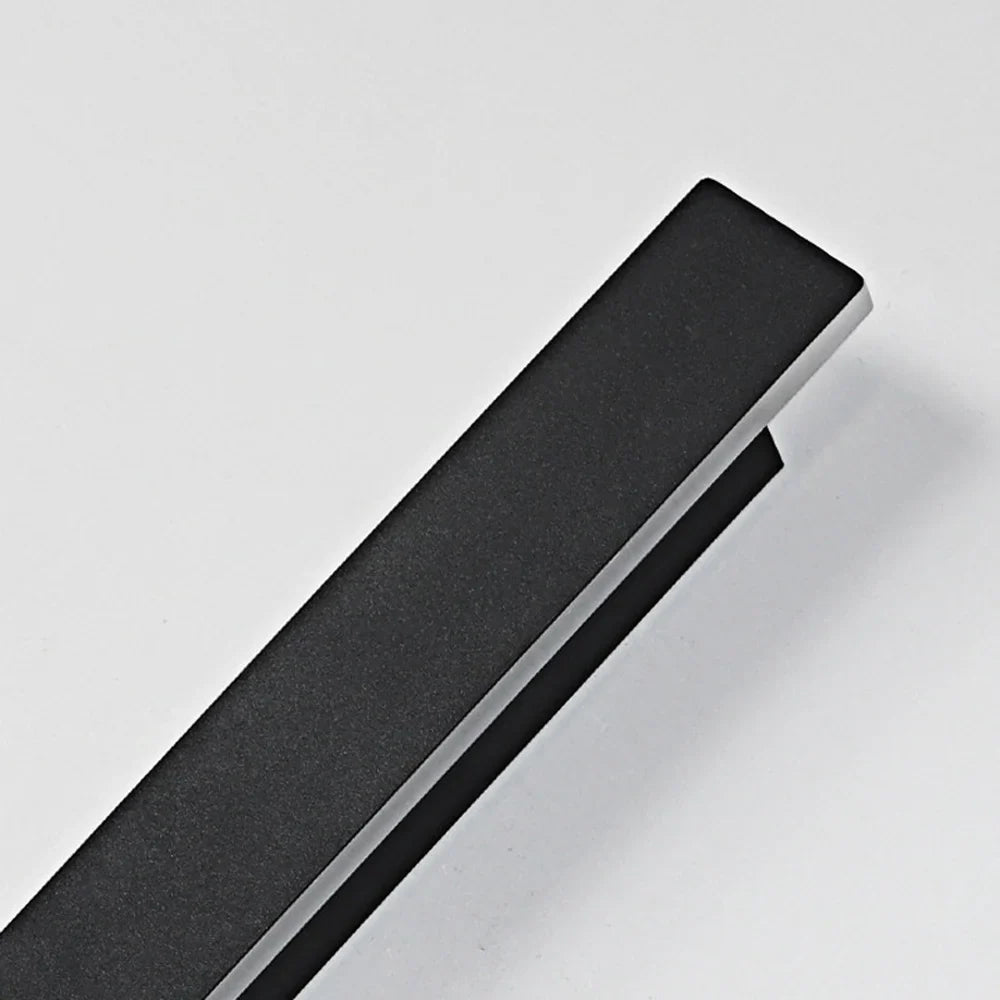 Linear Wall Lamp Black - Minimalist Elegance for Rovenature